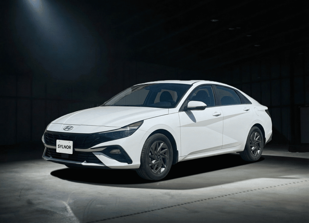 Hyundai Elantra CN7 – Year Model: 2023 | Car Color: White