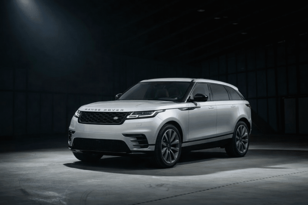 Range Rover Velar – Year Model: 2022 | Car Color: Silver